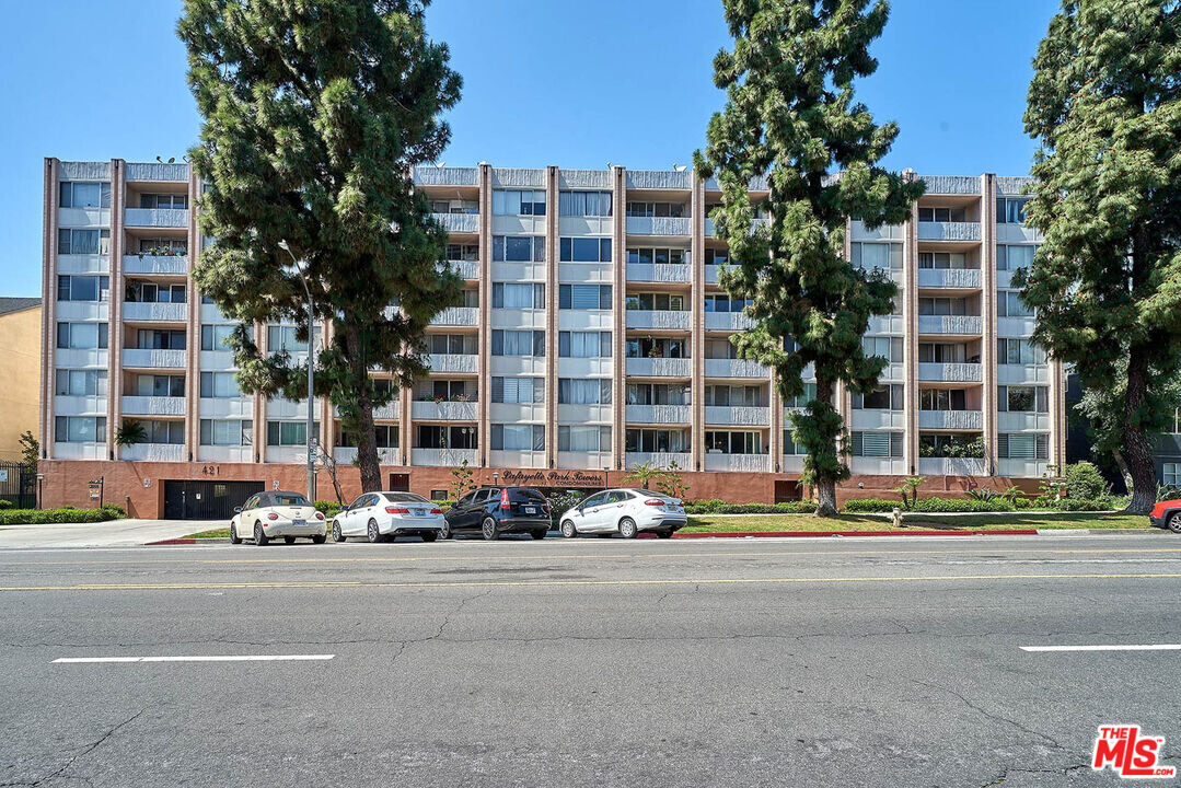 421 La Fayette Park Pl in Los Angeles, CA - Building Photo