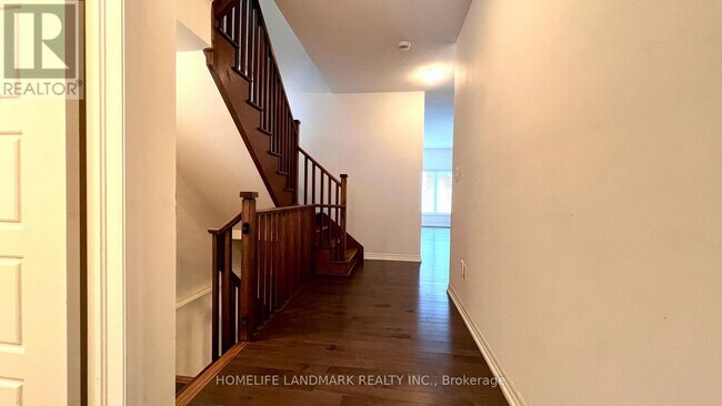 83 Tango Cres in Newmarket, ON - Building Photo - Building Photo