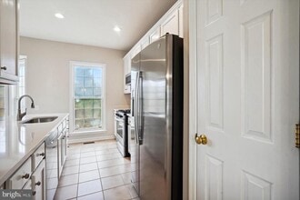5186 Fiery Dawn Ct in Centreville, VA - Building Photo - Building Photo