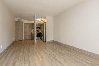 Sunrise Apartments in Nashville, TN - Foto de edificio - Building Photo