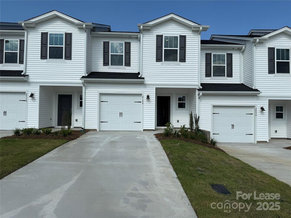 2100 Old Rivers Rd in Concord, NC - Building Photo