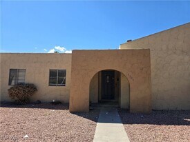 4305 E Moonlight Dr in Las Vegas, NV - Building Photo