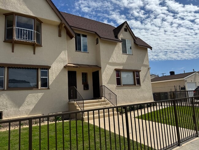 9226 Elizabeth Ave, Unit 4