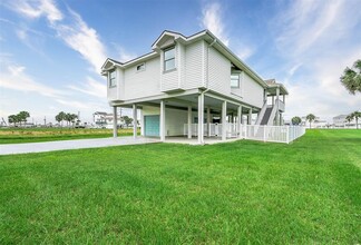 18319 Shaman Rd in Galveston, TX - Foto de edificio - Building Photo