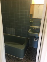 241 Weequahic Ave-Unit -C 243-2 in Newark, NJ - Building Photo - Building Photo