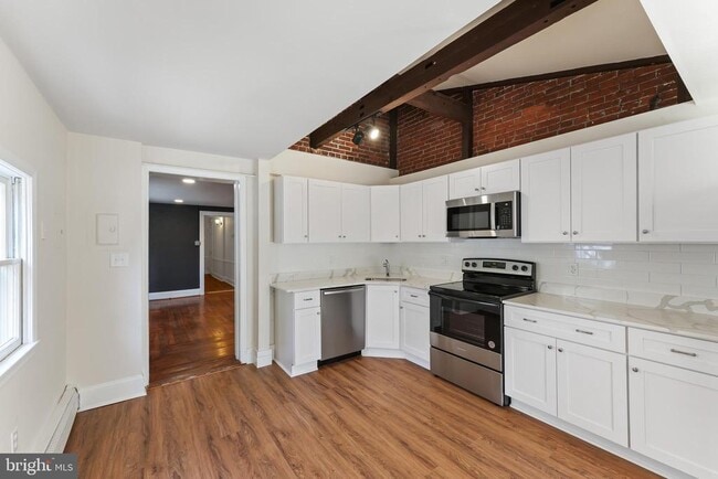 230 S Walnut St in West Chester, PA - Foto de edificio - Building Photo