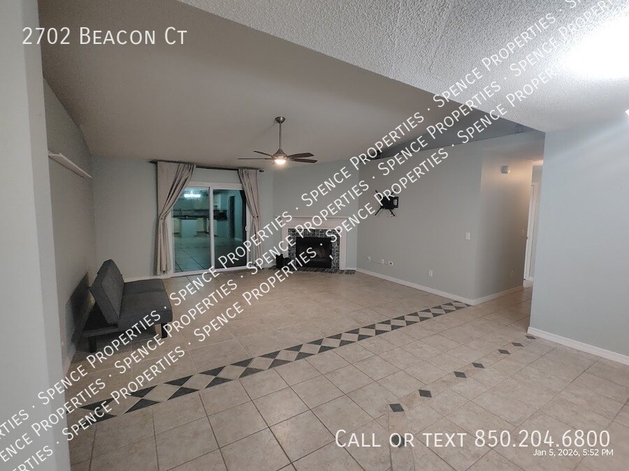 2702 Beacon Ct in Navarre, FL - Building Photo