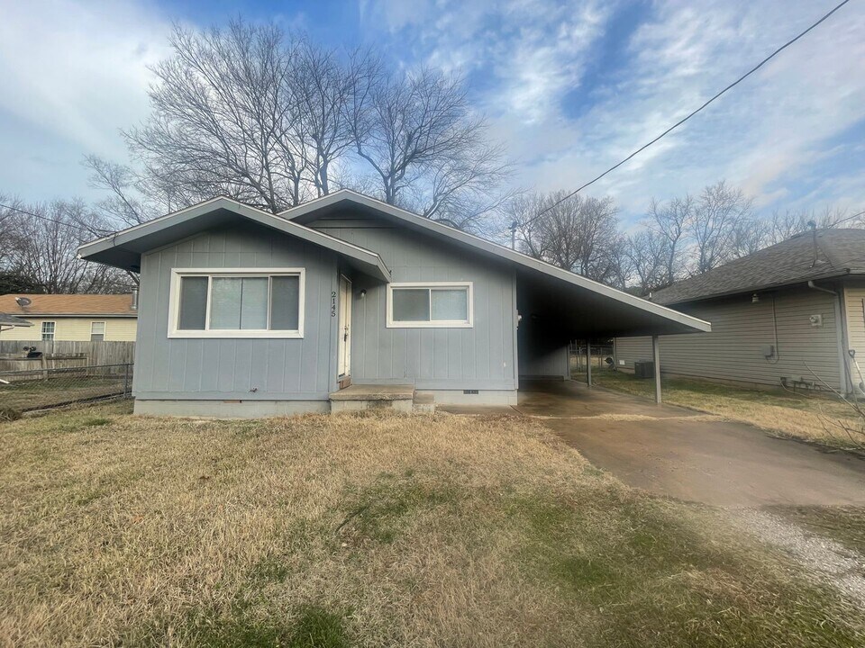 2145 W Brower St in Springfield, MO - Building Photo