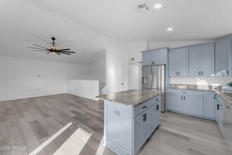 1852 N Saffron Cir in Mesa, AZ - Building Photo - Building Photo