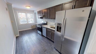 67-12 Juno St, Unit 1 in Queens, NY - Foto de edificio - Building Photo