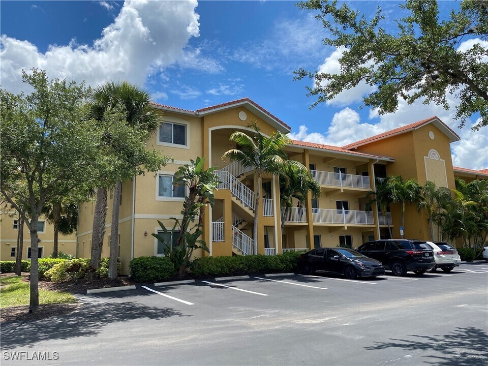 10010 Maddox Ln in Bonita Springs, FL - Building Photo