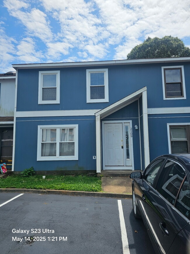 2109 Point Hollow Ct