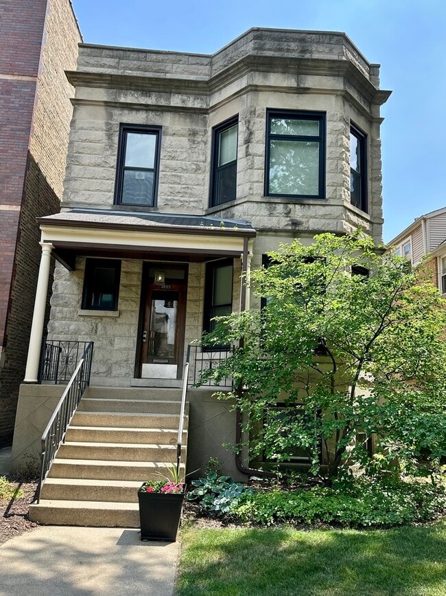 property at 3855 N Hoyne Ave