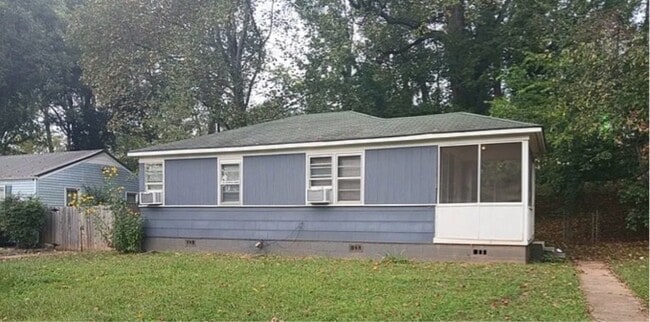 property at 907 Crestline Rd NW