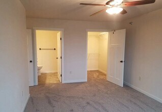 201 Camelot Ln, Unit #3 in Rice Lake, WI - Building Photo - Building Photo