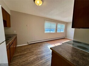 1566 N Woodbridge St in St. Paul, MN - Building Photo - Building Photo