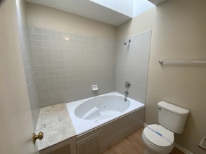 131 Brookwood Ln E in Bolingbrook, IL - Building Photo - Building Photo