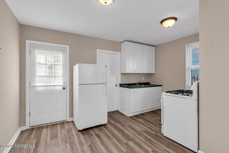 29 Drs James Parker Blvd in Red Bank, NJ - Building Photo - Building Photo