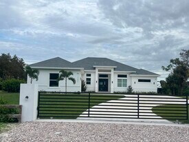 17431 69th St N in The Acreage, FL - Building Photo