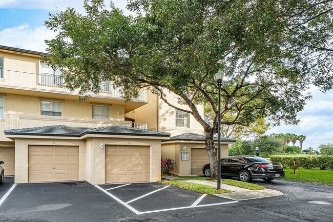 2040 Greenview Shores Blvd in West Palm Beach, FL - Building Photo - Building Photo