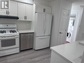 330 Ormond Dr in Oshawa, ON - Building Photo - Building Photo