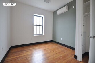 298 Humboldt St in Brooklyn, NY - Building Photo - Building Photo