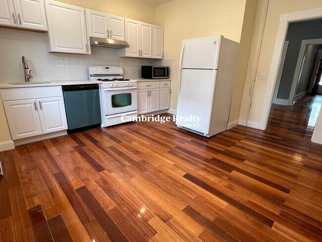 24 Rossmore St, Unit 1