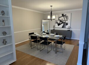 10315 Forest Brook Ln in St. Louis, MO - Foto de edificio - Building Photo