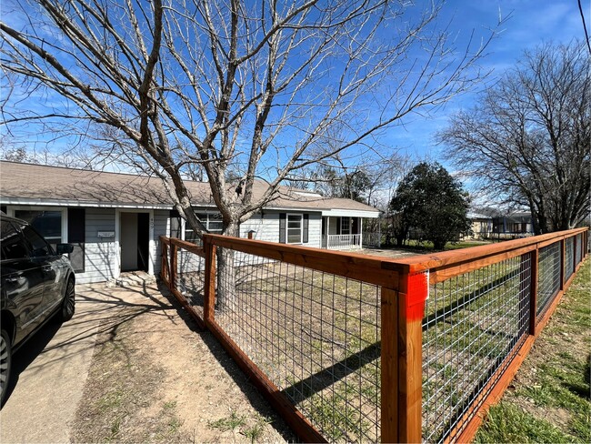 409 W Avenue H in Belton, TX - Building Photo - Building Photo