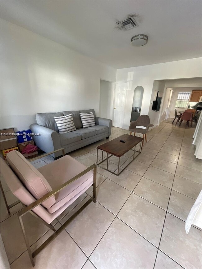 8 NW 33rd Ave in Miami, FL - Building Photo - Building Photo