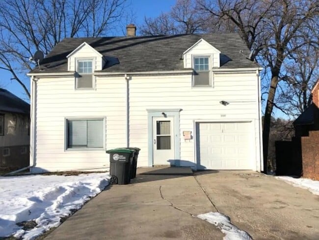 property at 3520 Fontenelle Blvd