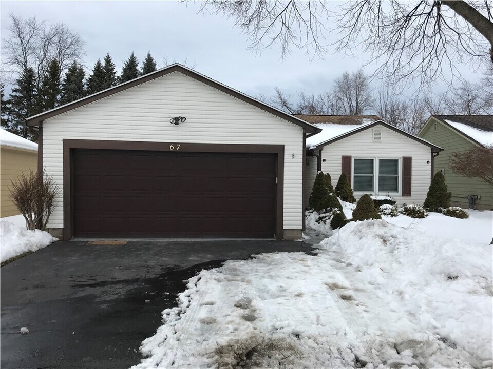 67 Tall Tree Dr in Penfield, NY - Building Photo