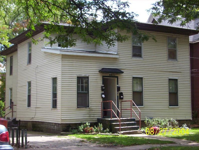 715 Locust St in Kalamazoo, MI - Foto de edificio