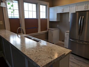 72 William St, Unit Apt B in Pittston, PA - Building Photo - Building Photo