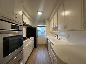 1432 N Fairfax Ave in Los Angeles, CA - Building Photo