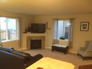 31923 NW Pacific St in North Plains, OR - Building Photo - Building Photo