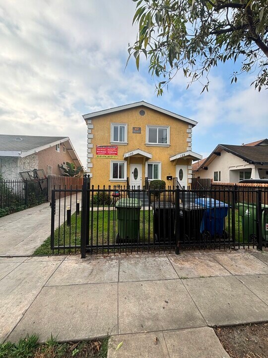 128 E 62nd St in Los Angeles, CA - Building Photo