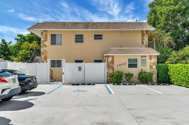 1905 Lake Worth Rd in Lake Worth Beach, FL - Building Photo - Building Photo