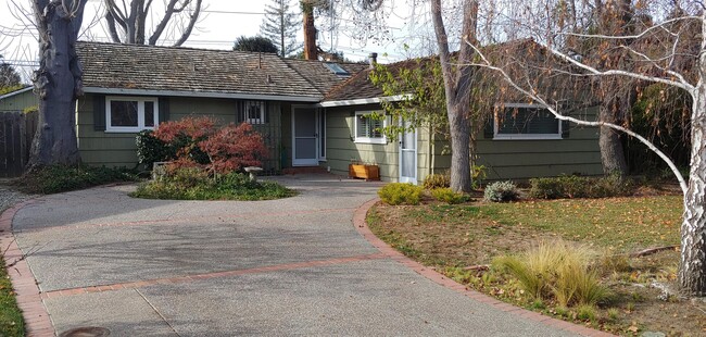 1928 Fallen Leaf Ln in Los Altos, CA - Building Photo - Building Photo