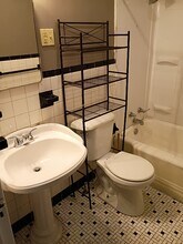 1610 Poplar St, Unit downstairs in Erie, PA - Building Photo - Building Photo