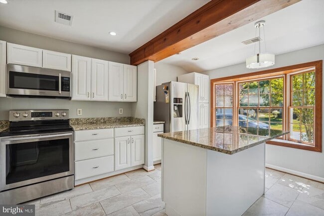 13508 Coates Ln in Herndon, VA - Building Photo - Building Photo