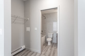 Le Louvre Residences in Edmonton, AB - Building Photo - Interior Photo