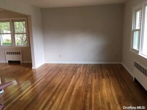 73 Elizabeth St in Floral Park, NY - Building Photo - Building Photo