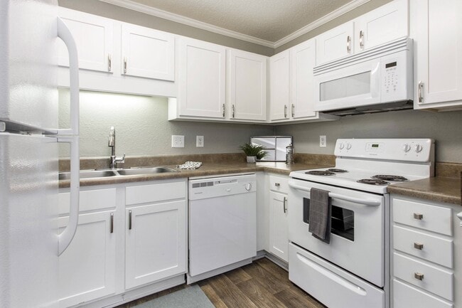 Abbington Place Apartments in Greensboro, NC - Foto de edificio - Building Photo