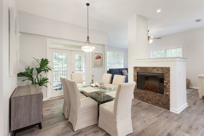 1910 Cedar Glenn Way in Atlanta, GA - Foto de edificio - Building Photo