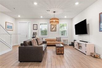 1030 Eucalyptus Dr in Hollywood, FL - Building Photo - Building Photo