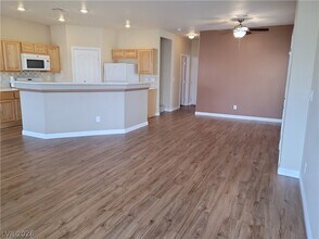 8808 Tom Noon Ave in Las Vegas, NV - Building Photo - Building Photo