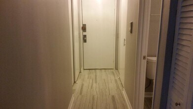 2405 W Balmoral Ave in Chicago, IL - Building Photo - Building Photo