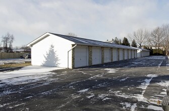 Lakewood Apartments in Kenosha, WI - Foto de edificio - Building Photo