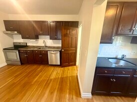 19 Banks St in Somerville, MA - Building Photo